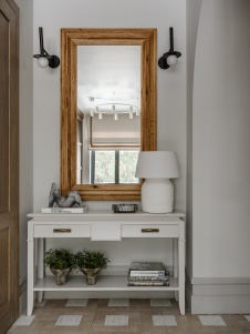 Фото интерьера входной зоны дома в средиземноморском стиле 