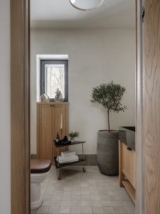 Фото интерьера гостевого санузла дома в средиземноморском стиле