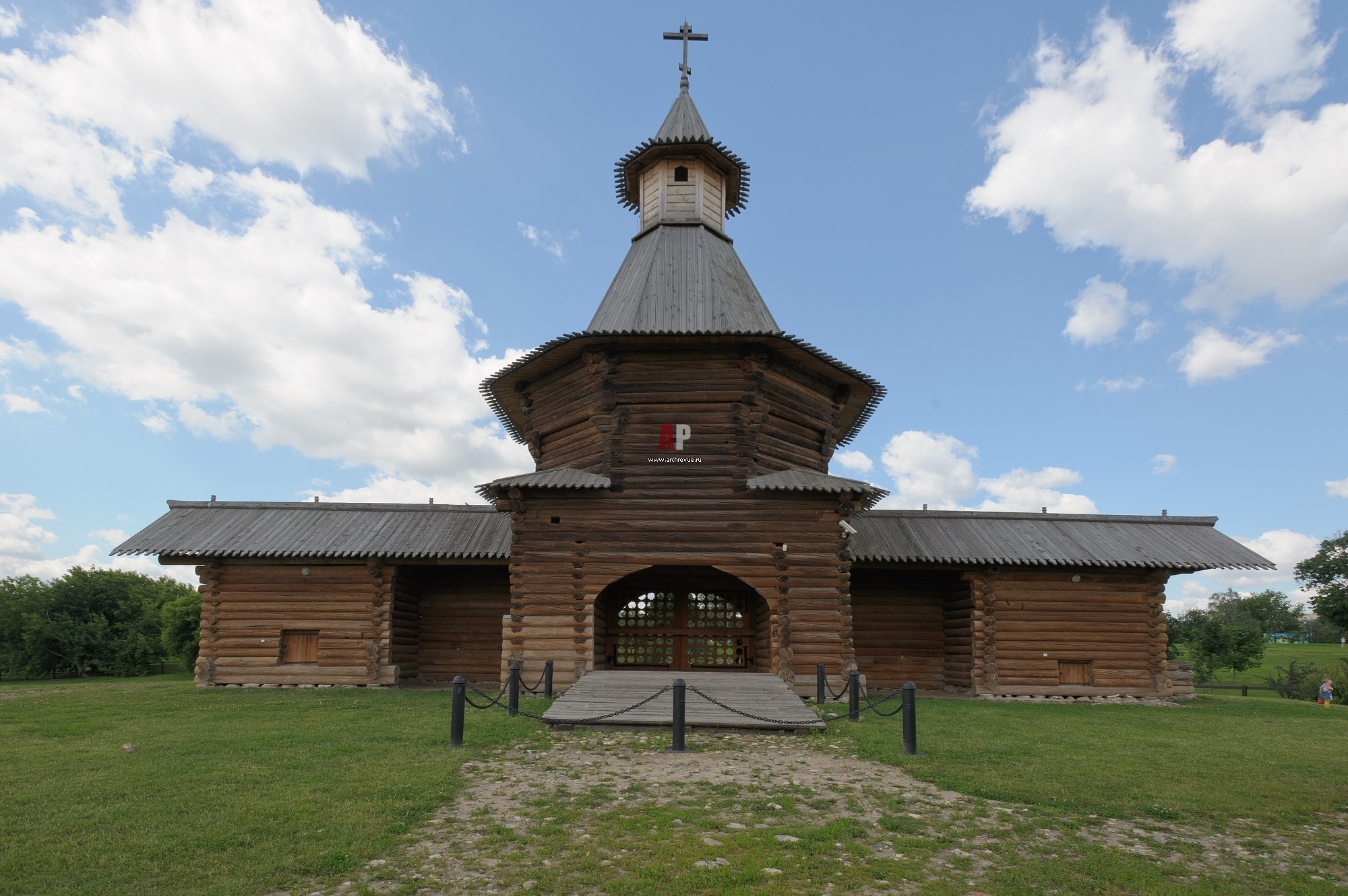 В каком городе музей зодчества. Башня Николо-Корельского монастыря. Проездная башня Николо-карельского монастыря. Синячиха музей деревянного зодчества. Музей деревянного зодчества Истра.