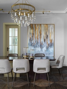 Фото интерьера столовой дома в стиле неоклассика