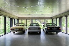 Фото интерьера гаража дома в стиле минимализм 