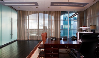 Роскошный офис с панорамным остеклением
