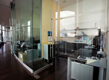 Фото интерьера рабочей зоны панорамного офиса в современном стиле