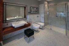 Фото интерьера санузла двухуровневой квартиры в современном стиле