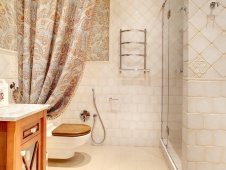 Фото интерьера санузла небольшой квартиры в неоклассике