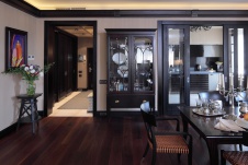 Фото интерьера входной зоны пентхауса в современной классике