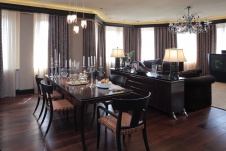 Фото интерьера гостиной пентхауса в современной классике