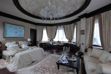 Фото интерьера спальни пентхауса в современной классике