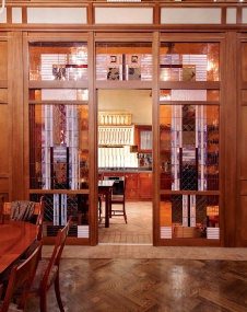 Фото интерьера кухни загородного дома в стиле шале