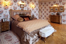 Фото интерьера спальни трехэтажной квартиры в классике