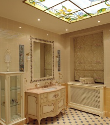 Фото интерьера санузла трехэтажной квартиры в классике