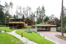 Фото фасада загородного дома в эко стиле