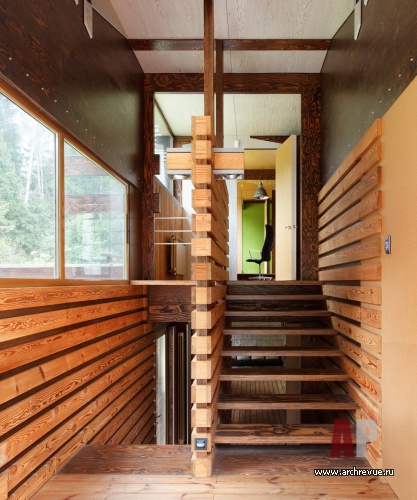 Фото лестницы загородного дома в эко стиле