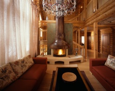 Деревянный дом с мансардой и бассейном 