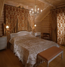 Деревянный дом с мансардой и бассейном 