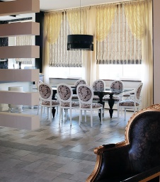 Фото интерьера столовой загородного дома в стиле фьюжн