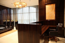 Фото интерьера зоны ресепшен офиса в стиле фьюжн 