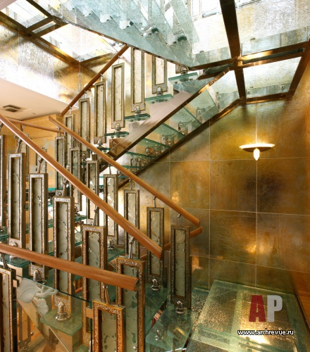 Фото интерьера лестничного холла загородного дома в стиле ар-деко