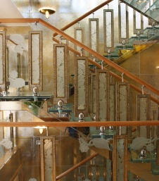 Фото лестницы загородного дома в стиле ар-деко