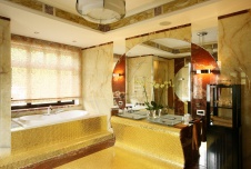 Фото интерьера санузла загородного дома в стиле ар-деко