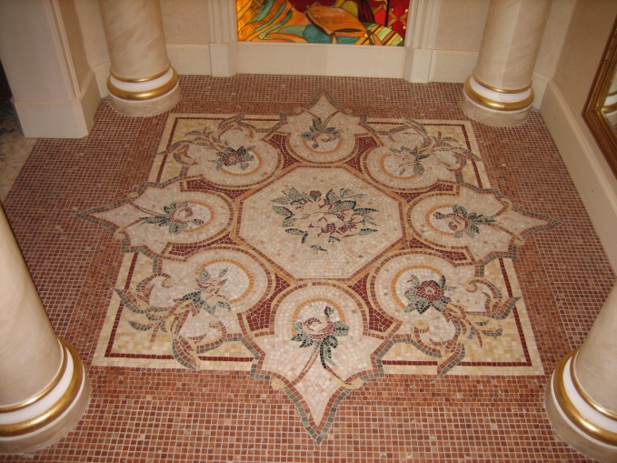 Фото холла. Мозаичный ковер на полу, архитектор Татьяна Божовская