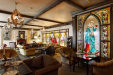 Фото интерьера зала ресторана в готическом стиле