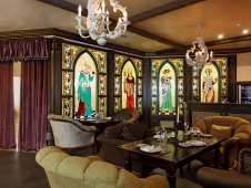 Фото интерьера бара ресторана в готическом стиле