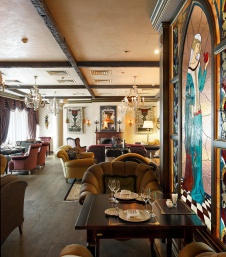 Фото интерьера зала ресторана в готическом стиле