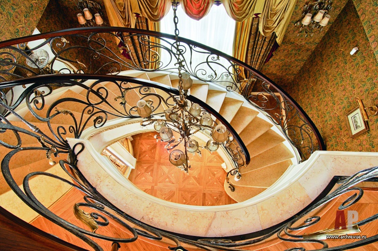 Фото лестницы загородного дома в классическом стиле