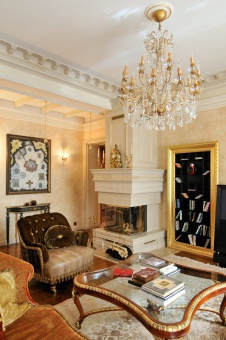 Фото интерьера каминной квартиры в классическом стиле
