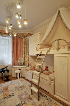 Фото интерьера детской комнаты квартиры в классическом стиле