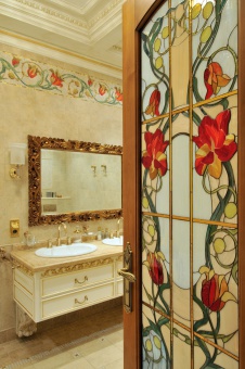 Фото интерьера санузла квартиры в классическом стиле