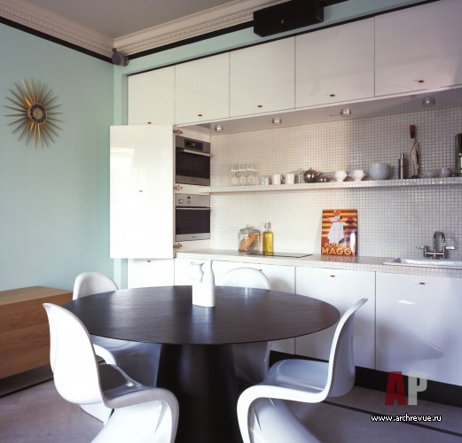 Фото интерьера столовой небольшой квартиры в стиле китч