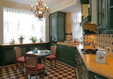 Фото интерьера кухни загородного дома в классическом стиле