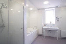 Фото интерьера санузла загородного дома в классическом стиле