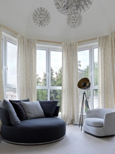 Фото интерьера гостиной дома в стиле фьюжн