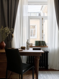 Фото интерьера кабинета квартиры в стиле неоклассика 