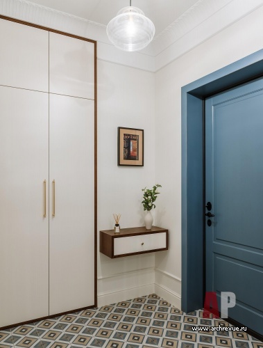 Фото интерьера входной зоны квартиры в стиле неоклассика