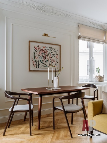 Фото интерьера столовой квартиры в стиле неоклассика
