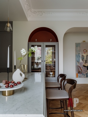 Фото интерьера кухни квартиры в стиле неоклассика