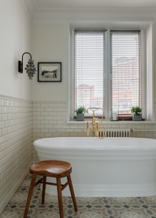 Фото интерьера ванной квартиры в стиле неоклассика