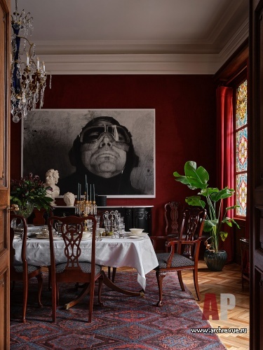 Фото интерьера столовой квартиры в классическом стиле 