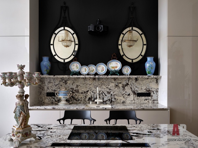 Фото интерьера кухни квартиры в классическом стиле