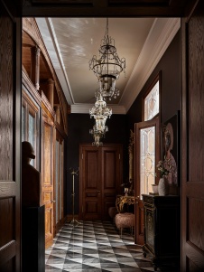 Фото интерьера коридора квартиры в классическом стиле 