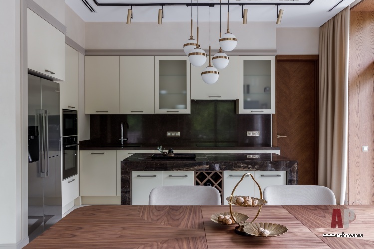 Фото интерьера кухни дома в современном стиле 