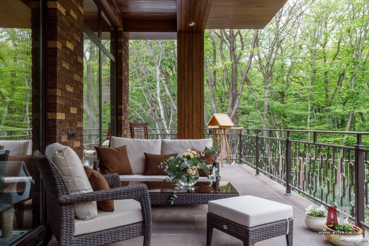 Фото интерьера террасы дома в современном стиле 