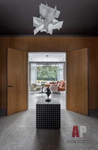 Фото интерьера входной зоны дома в стиле фьюжн