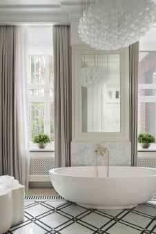 Фото интерьера ванной дома в стиле ар-деко 