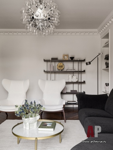 Фото интерьера гостиной квартиры в стиле неоклассика