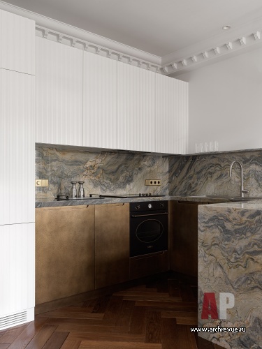 Фото интерьера кухни квартиры в стиле неоклассика